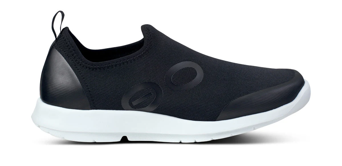 Women's OOFOS OOmg Sport LS, White/Black, 6 B Medium