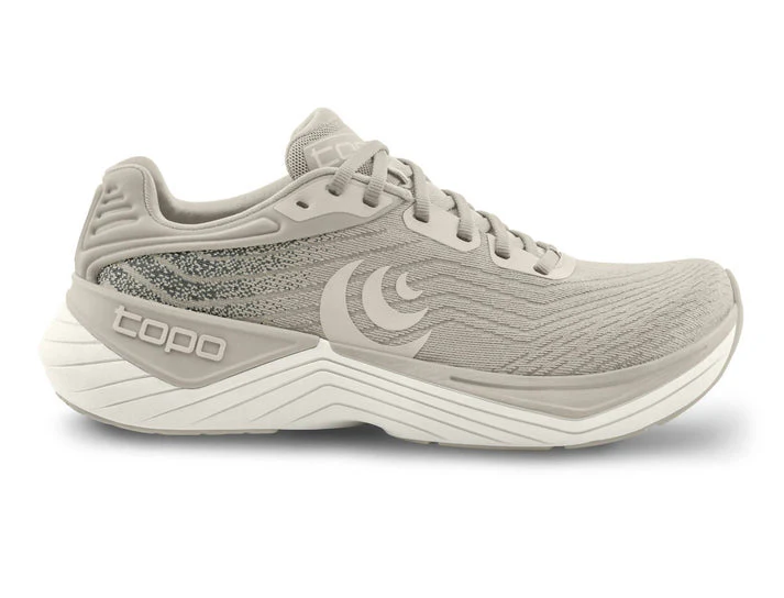 Women's Topo Athletic Ultrafly 5, Tan/White, 10 B Medium